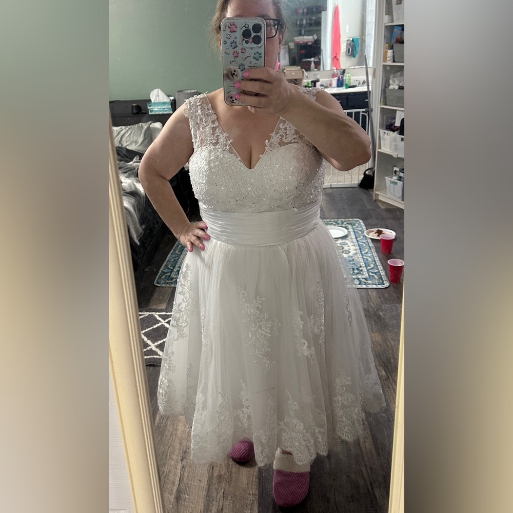 Elegant short White Wedding Dress - Picture 6 of 11